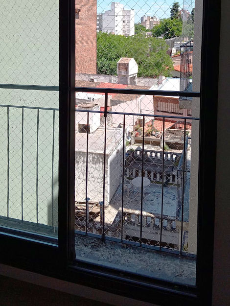 Cerramiento de ventanas o balcón francés.